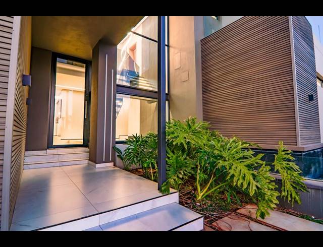 6 BEDROOM HOUSE FOR SALE IN COPPERLEAF ESTATE